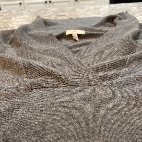 Joie | Collared Cashmere Wool Blend V Neck Cozy Sweater in Gray Size XS - Picture 10 of 15